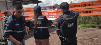 AMC suspende dos obras irregulares en el área de emergencia de Conocoto