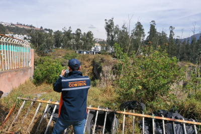 AMC intensifica inspecciones en quebradas para mitigar riesgos de deslizamientos en Quito